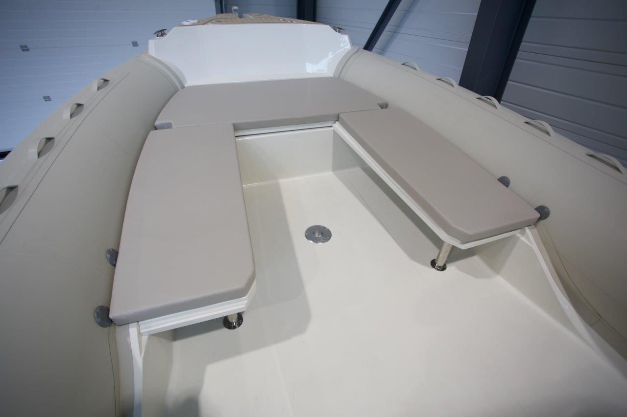 Capelli 900 LUXE - Premiera Cannes 2023 - 2023