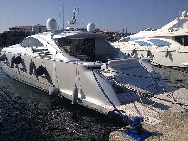 Pershing 88 - 2004
