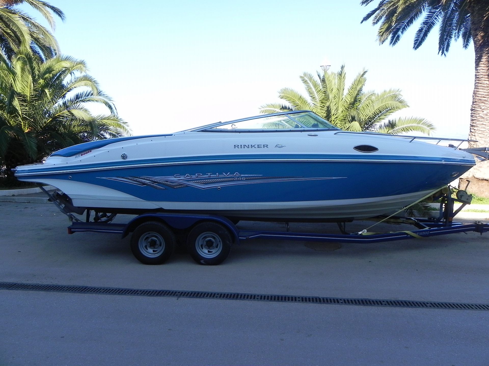 Rinker 246 CC CAPTIVA - VOLVO 5.0 DUOPROP - 2009