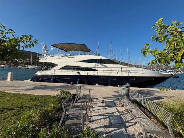 Fairline SQUADRON 65 - 2010 - for sale: 880000.-EUR