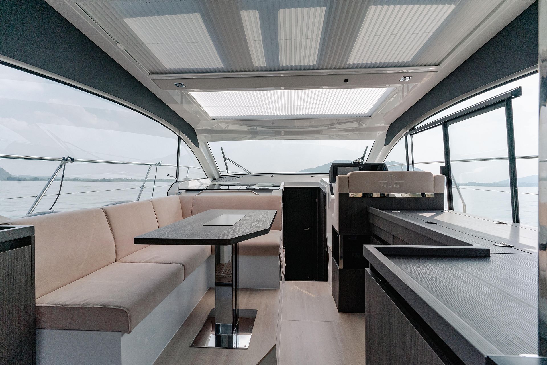 Sealine C335 - 2025