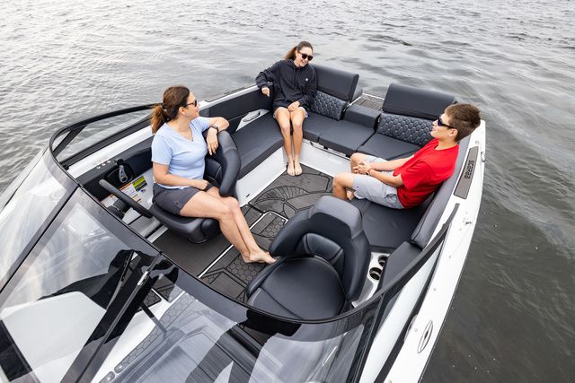 SCARAB 215 LX - 2025