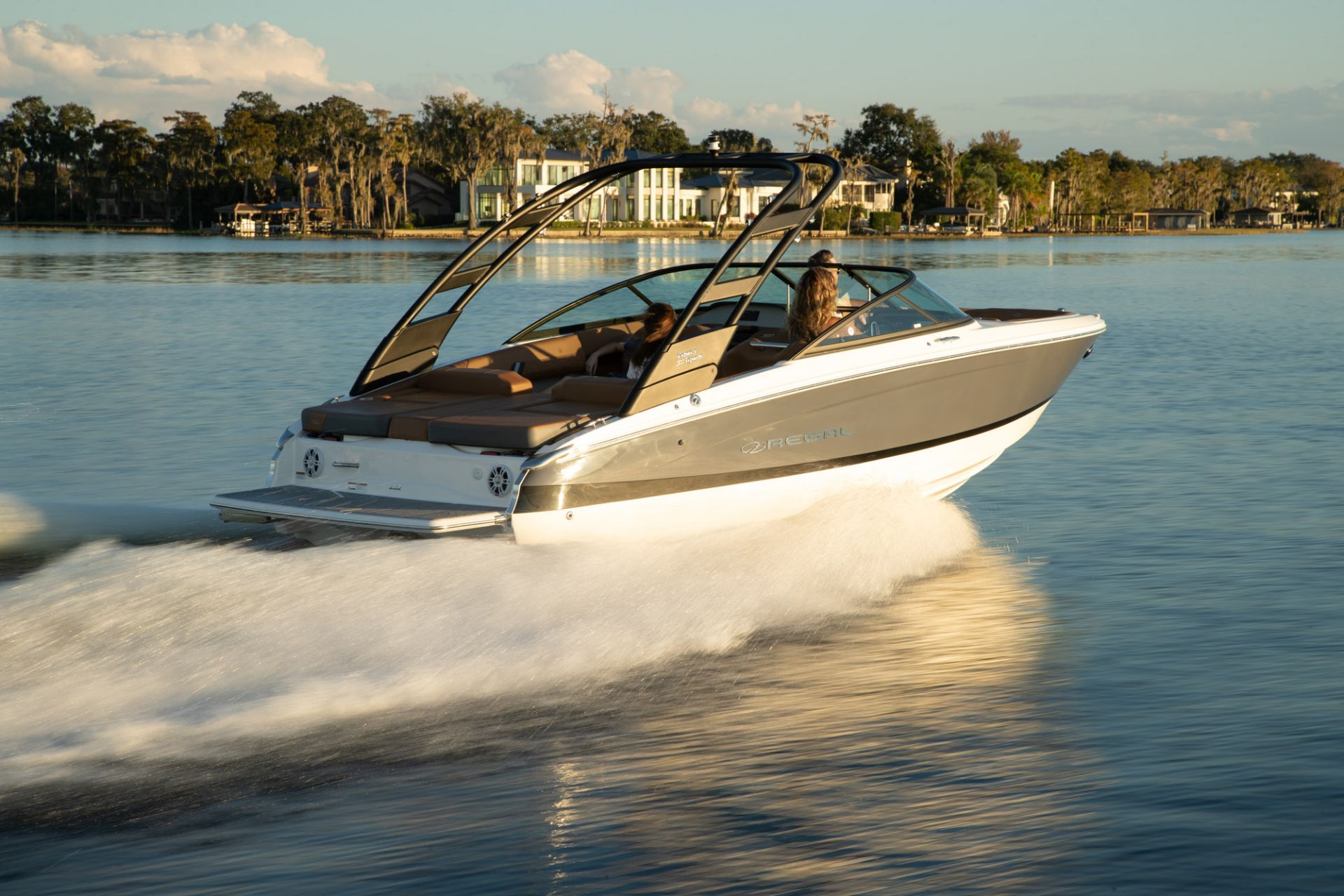 Regal LS2 Bowrider - 2025