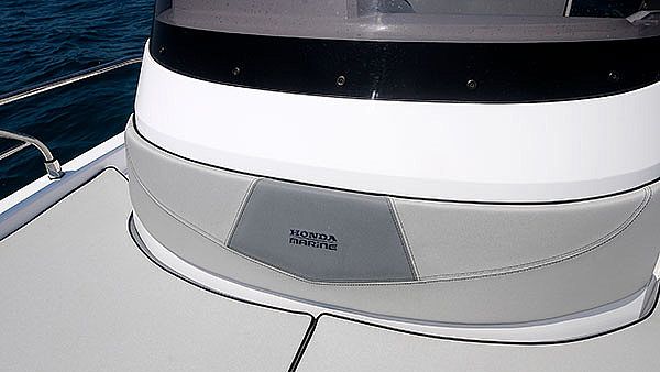 4XC Ranieri International H22 SD Sundeck   Honda BF150 NA STANJU - 2026