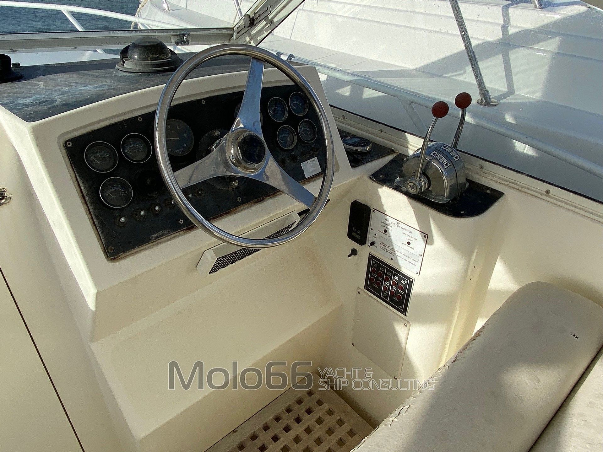 Bertram Yacht 28 Moppie - 1990