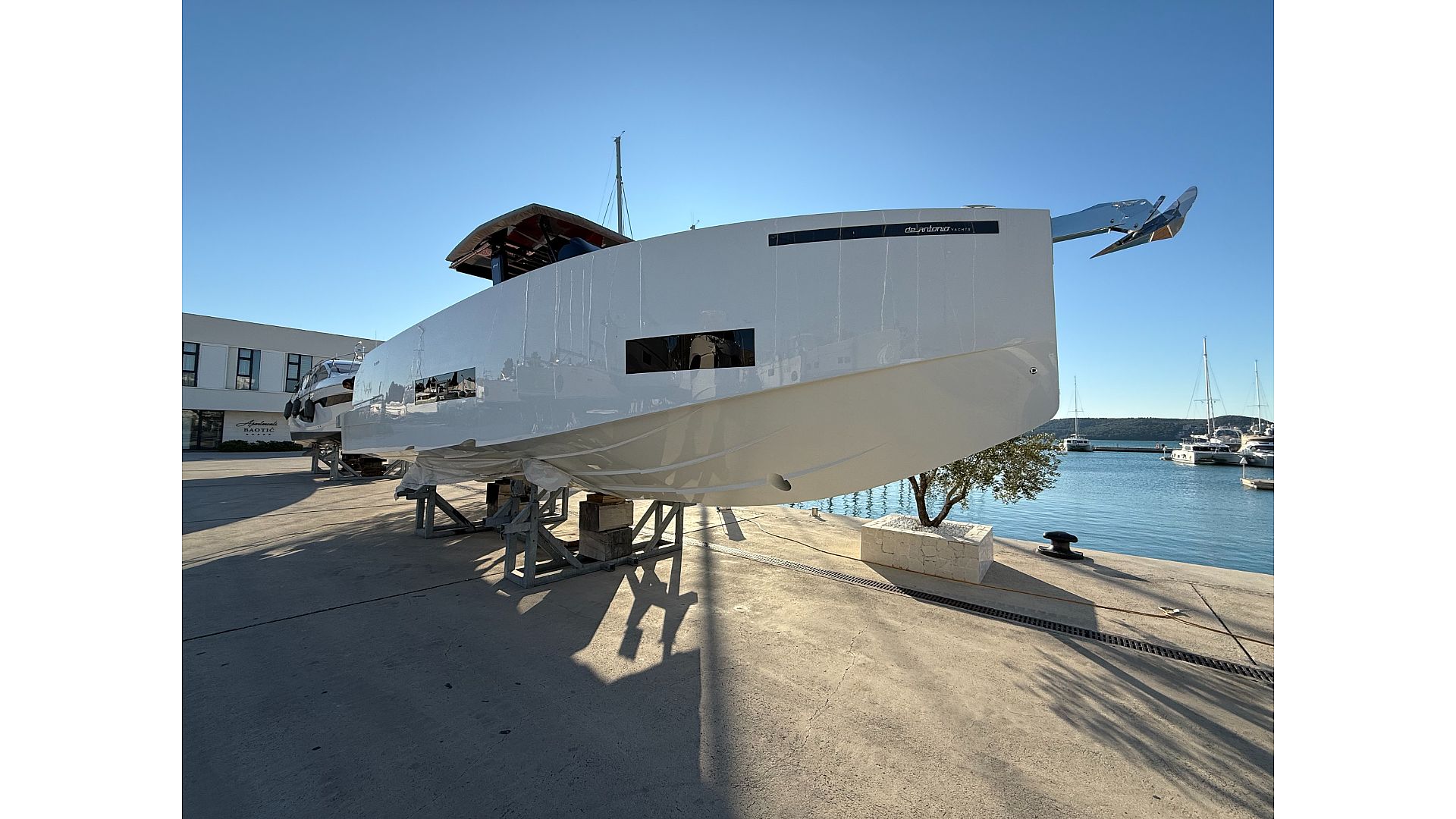 De Antonio Yachts D42 Open - 2025