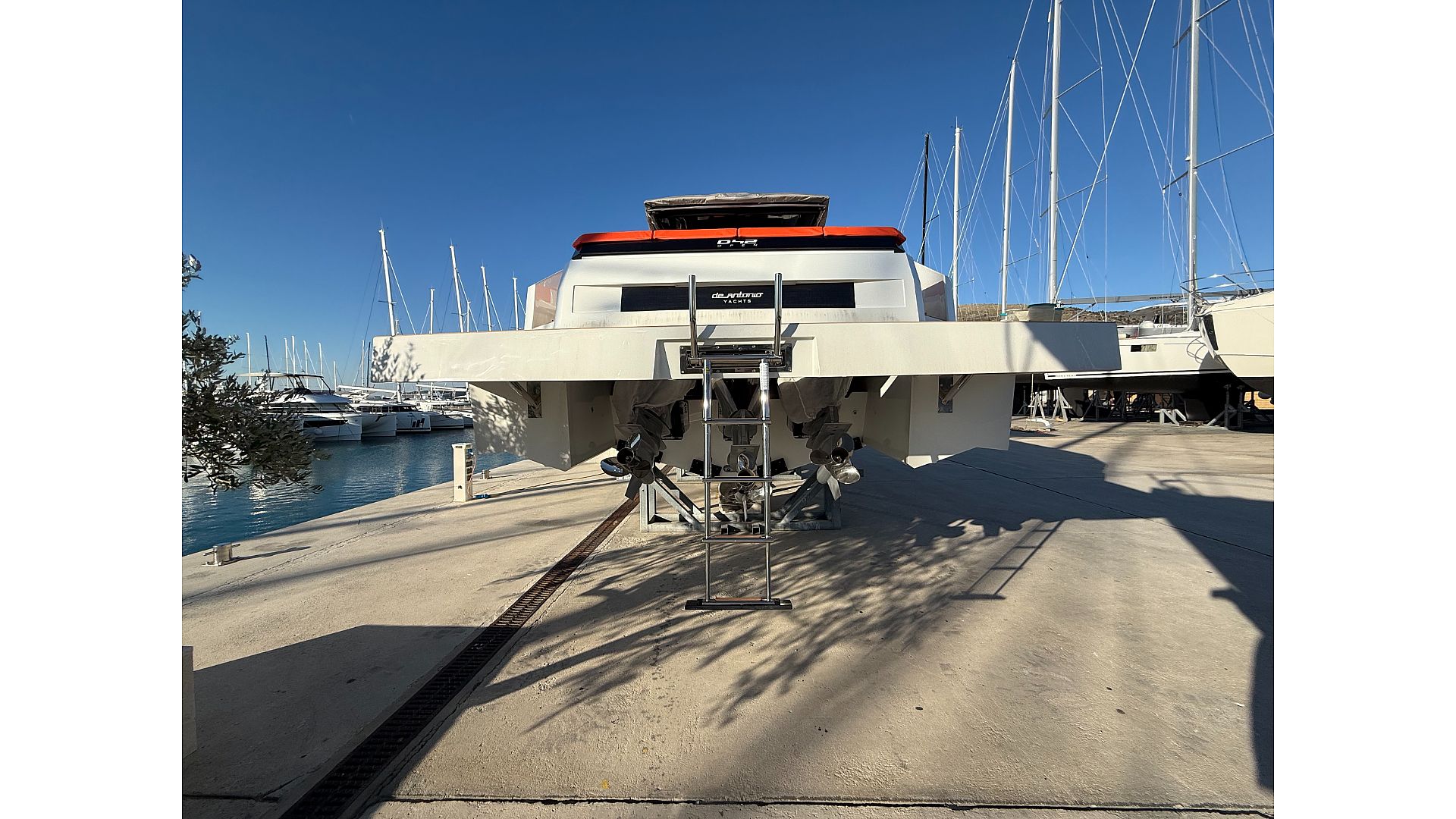 De Antonio Yachts D42 Open - 2025