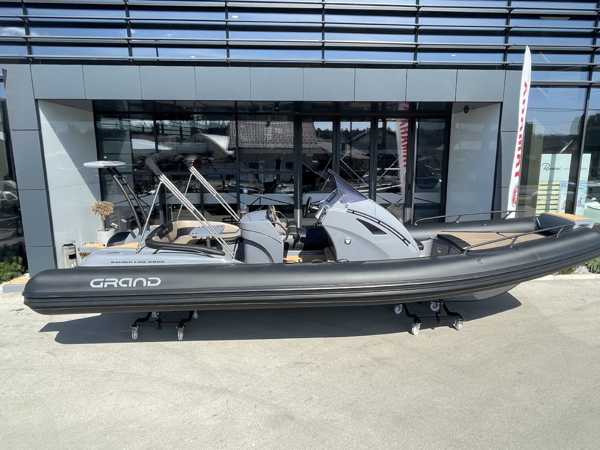 Grand G850HGLF Black INOX Carbon - NA ZALOGI - AKCIJA - 2025