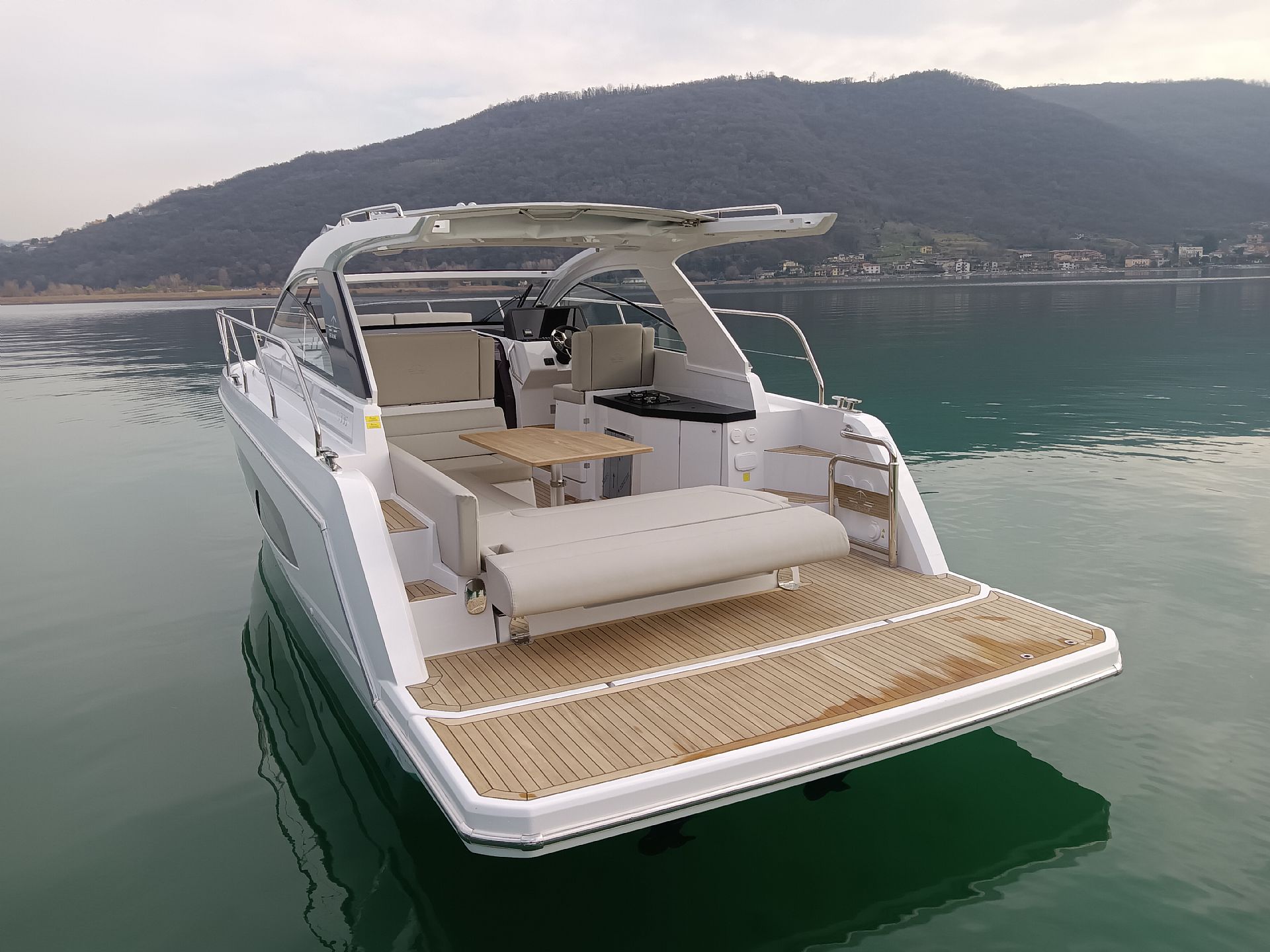 Sealine S335 - 2025