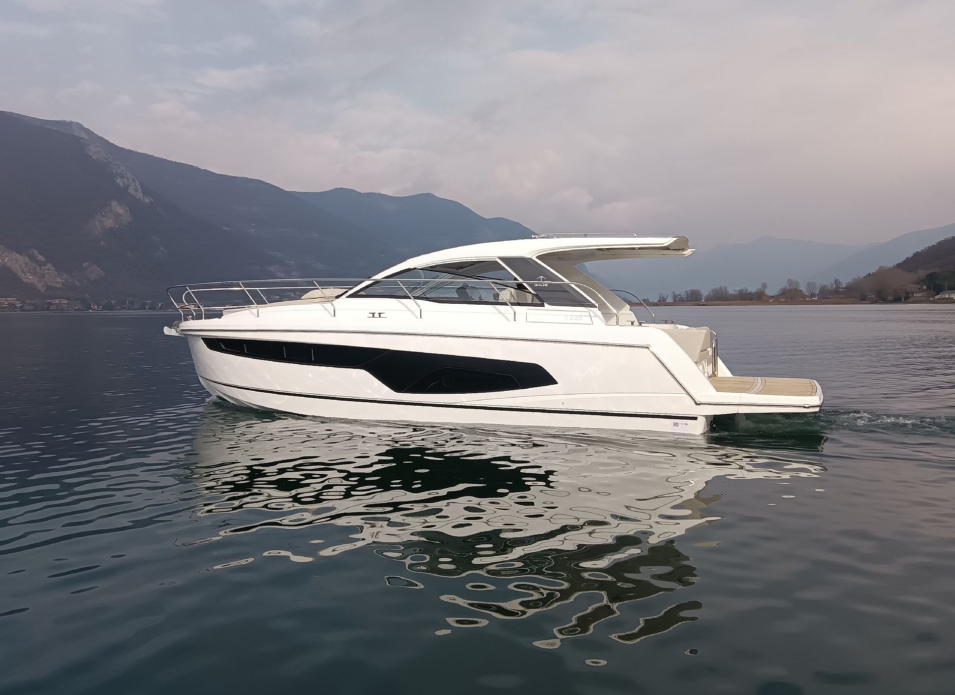 Sealine S335 - 2025