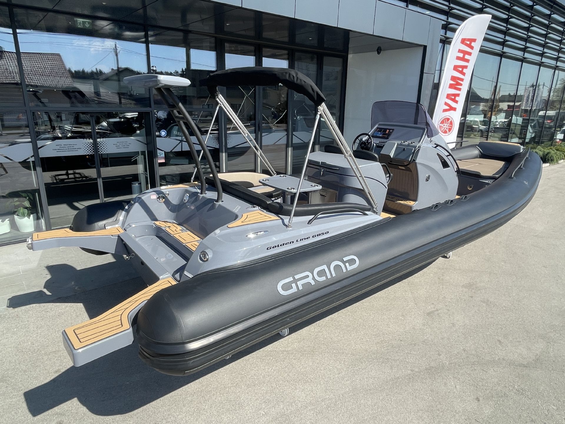 Grand G850HGLF Black INOX Carbon - NA ZALOGI - 2025