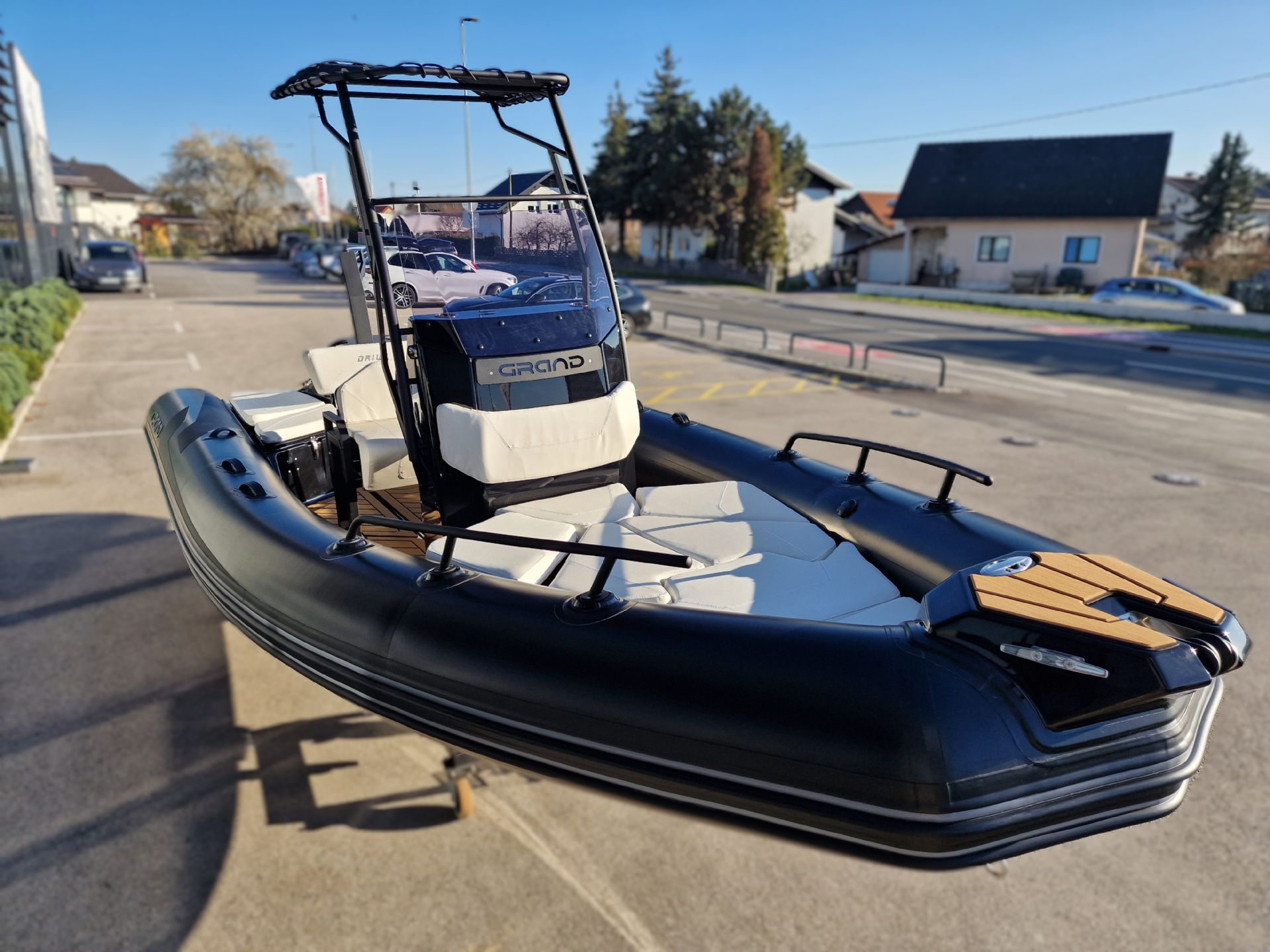 Grand D600HGLF Black White - MEGA AKCIJA NE ZAMUDITE - 2025