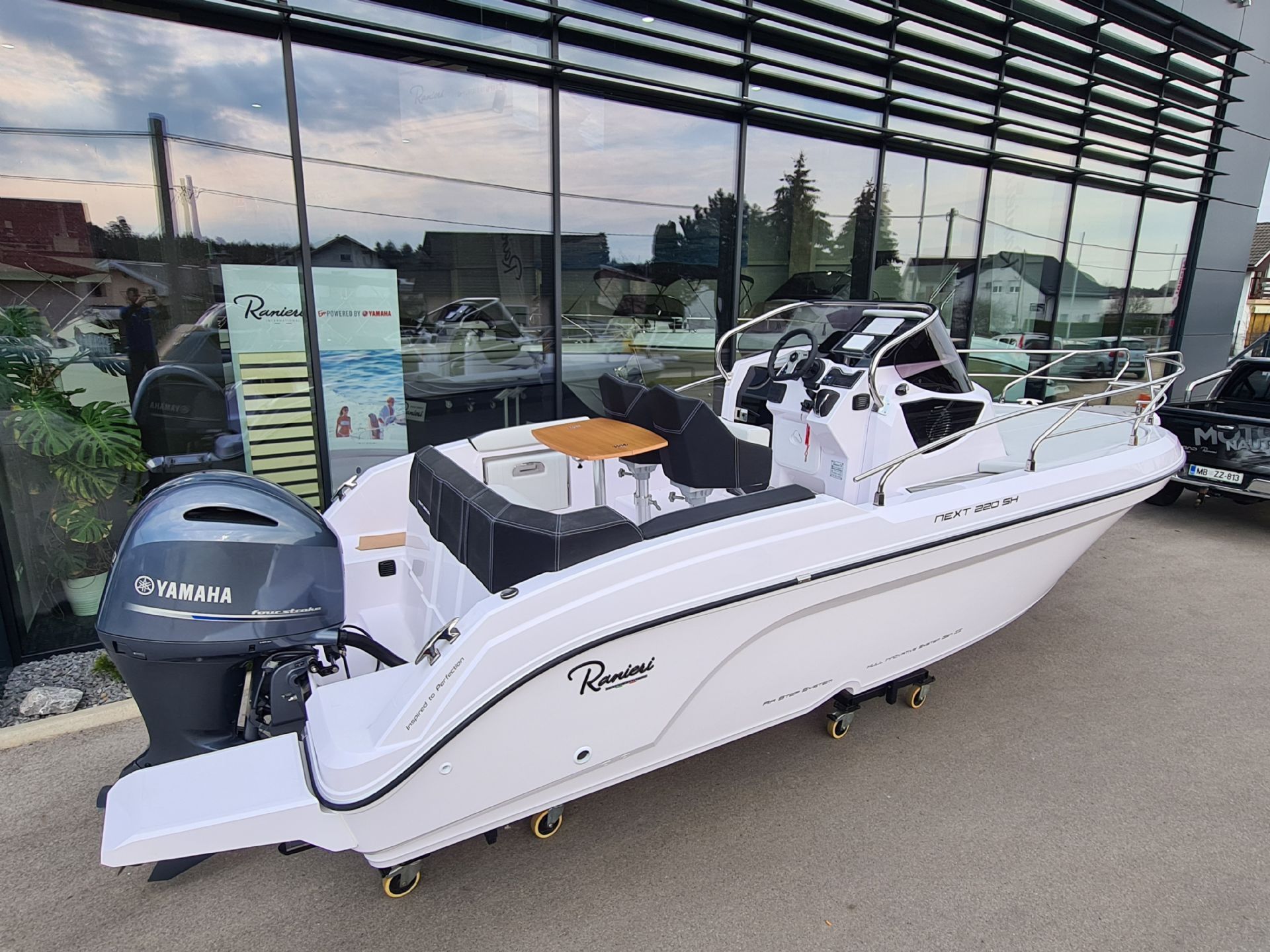 Ranieri International NEXT 220SH + YAMAHA F200DBW - SUPER AKCIJA - 2025