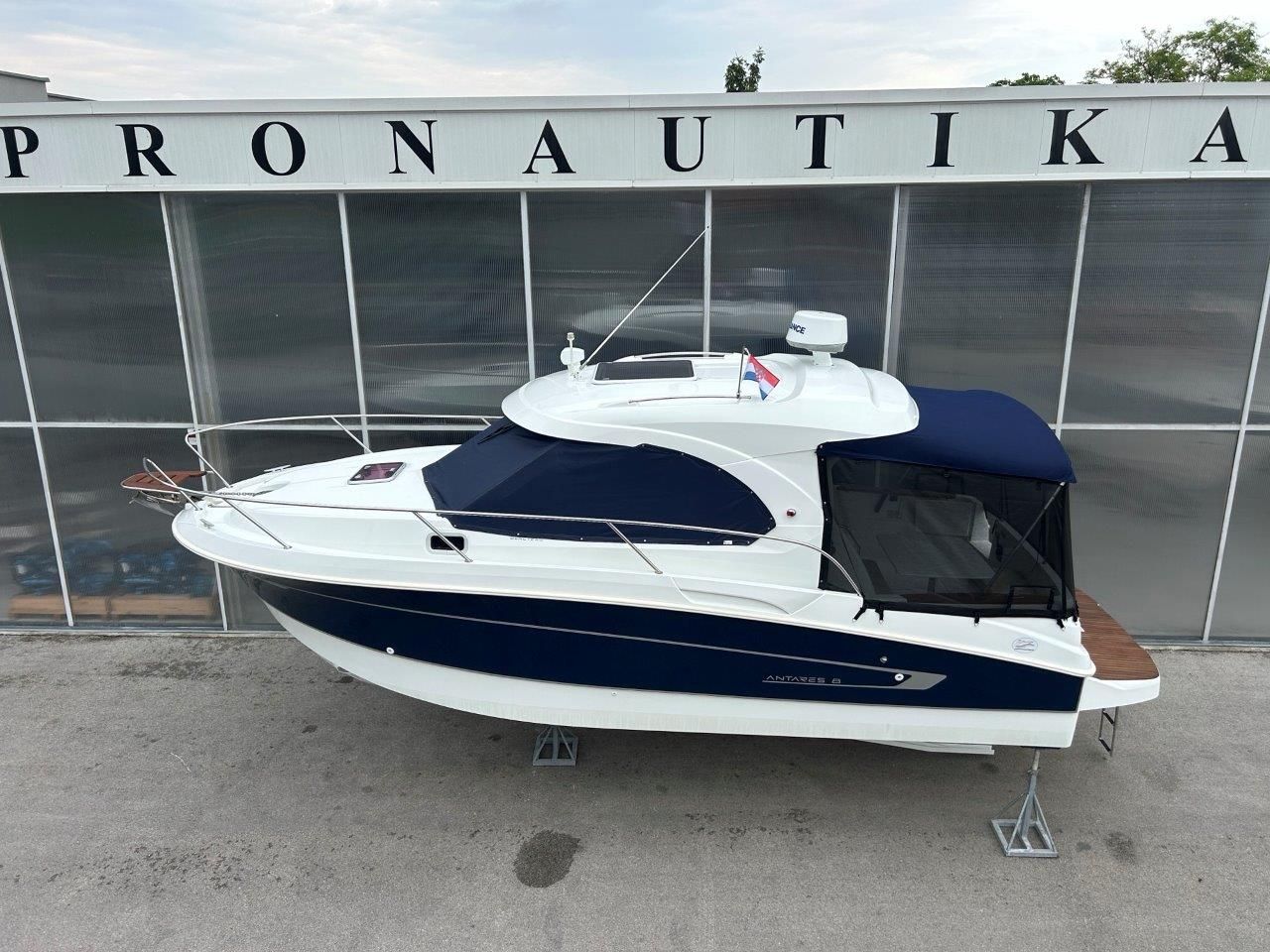 Beneteau Antares S8 - 2012