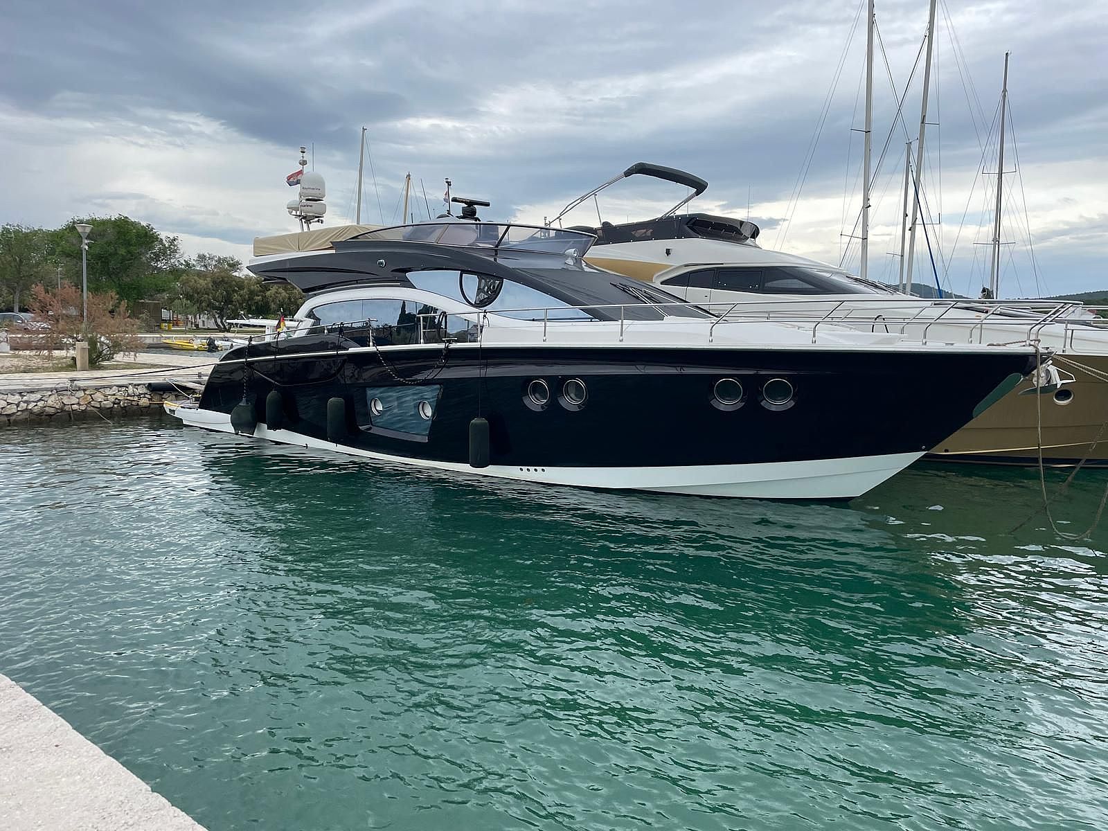 Sessa Marine 54 F - 2011