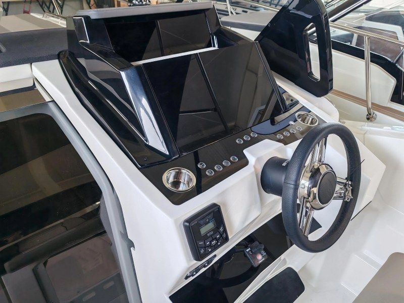 Karnic R8-s - NA OGLED - 2025