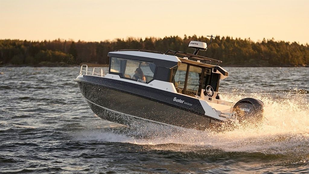 BUSTER MAGNUM CABIN +YAMAHA F300- NOVOST NA NA�EM TRGU - 2026