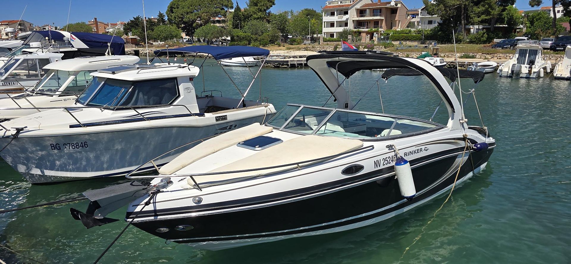 Rinker 246 CC Cuddy cabin - 2010
