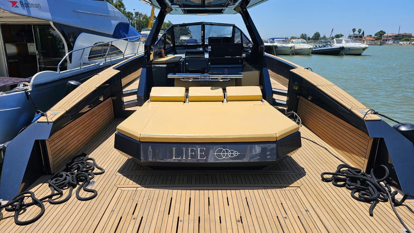 EVO Yachts R4 - 2021