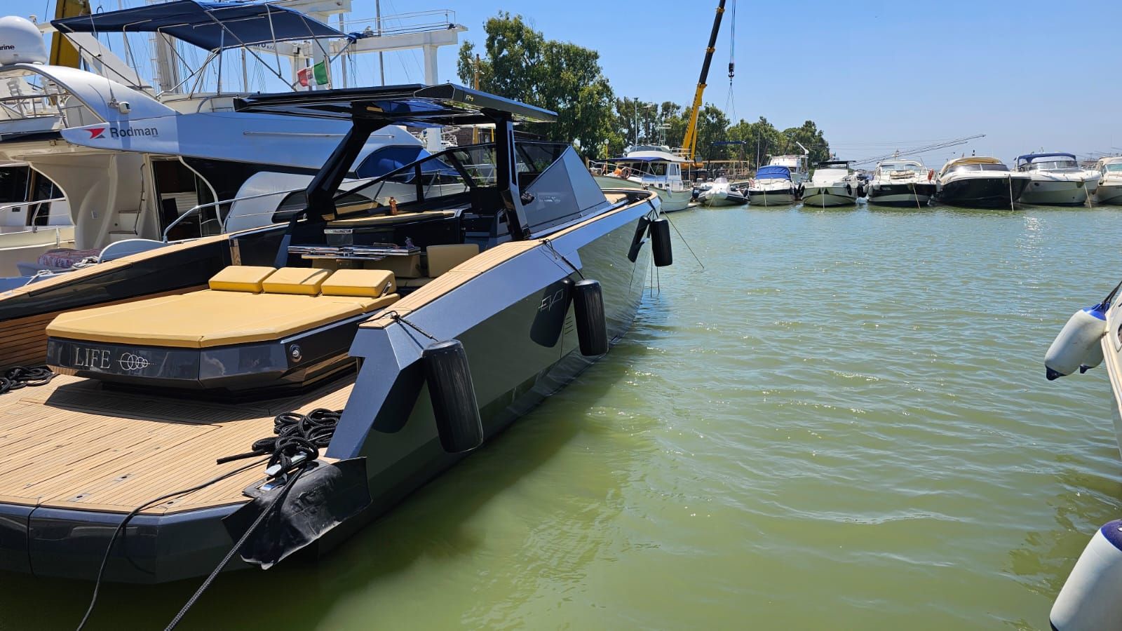 EVO Yachts R4 - 2021