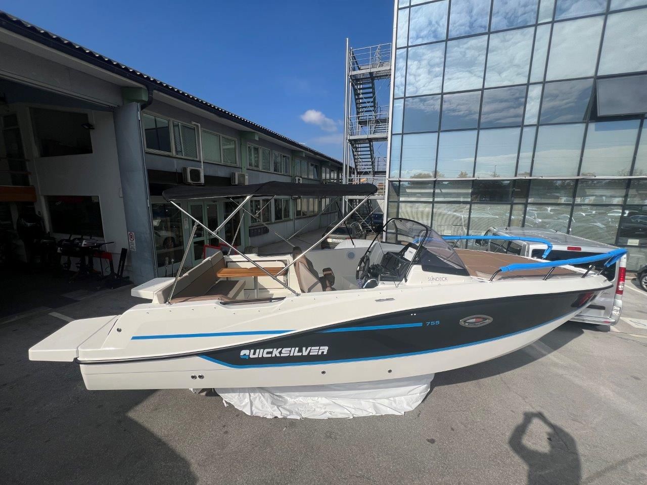 Quicksilver 755 Sundeck   Mercury F300 - ZALOGA - 2025
