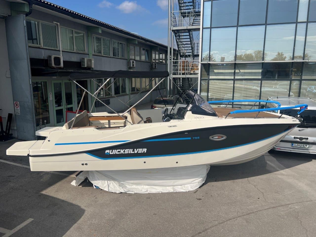 Quicksilver 755 Sundeck + Mercury F300 - ZALOGA - 2025