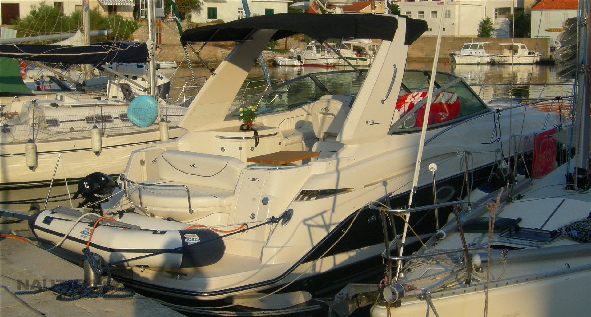 Monterey Boats 355 SY Sport Yacht - 2008