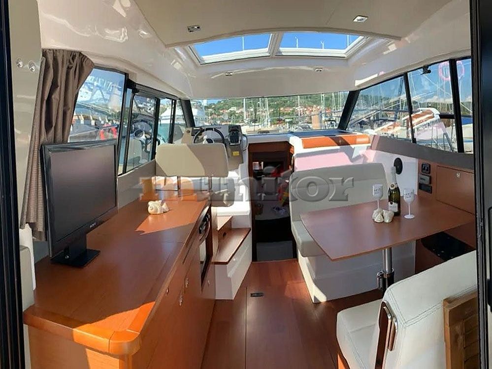 Jeanneau NC 9 - 2013