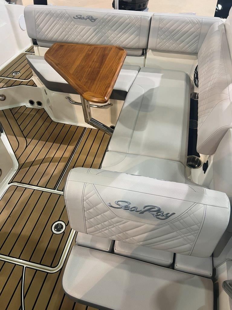 Sea Ray 230 SDX - NOVI MODEL - 2026