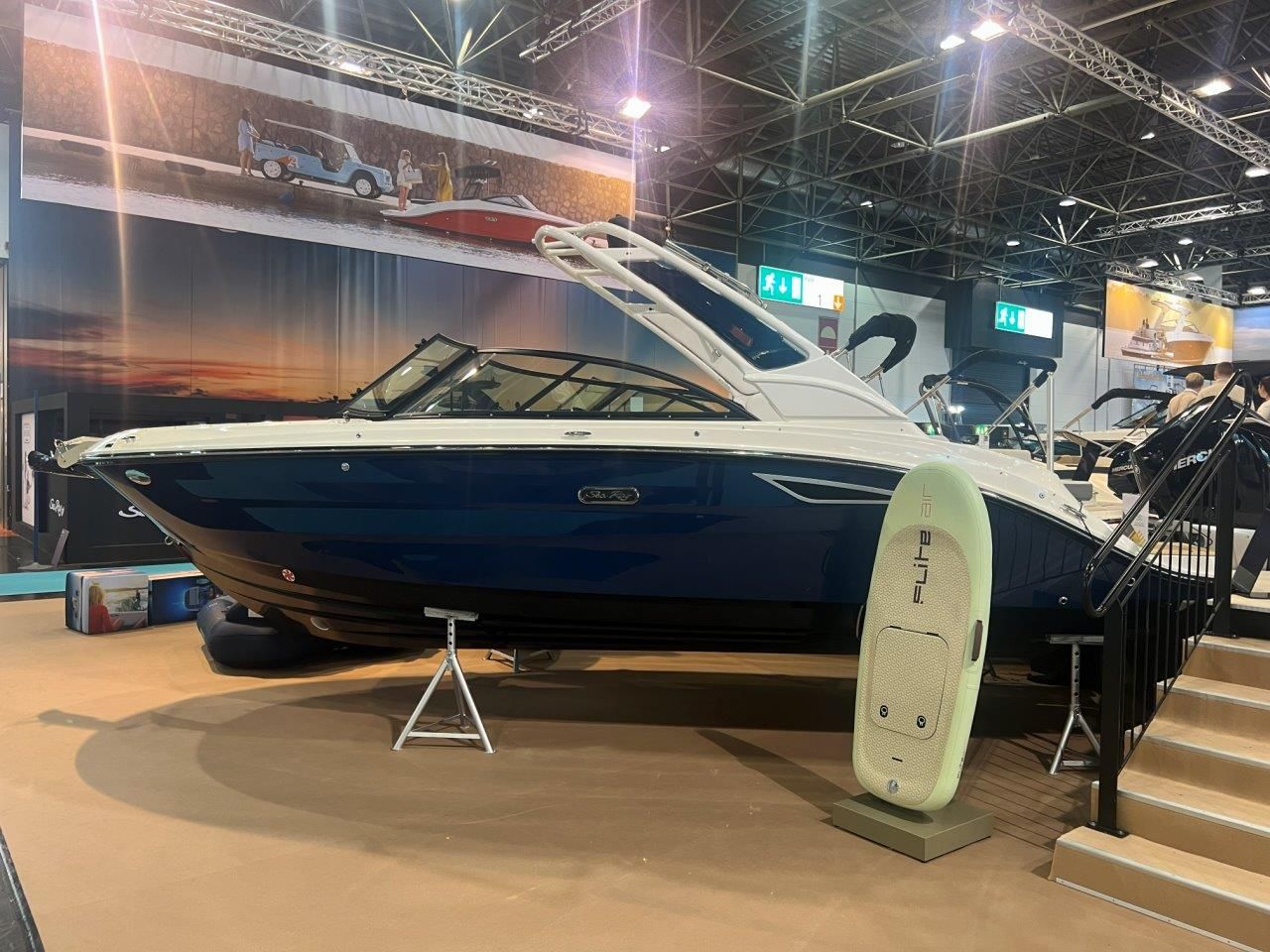 Sea Ray 230 SDX - NOVI MODEL - 2026