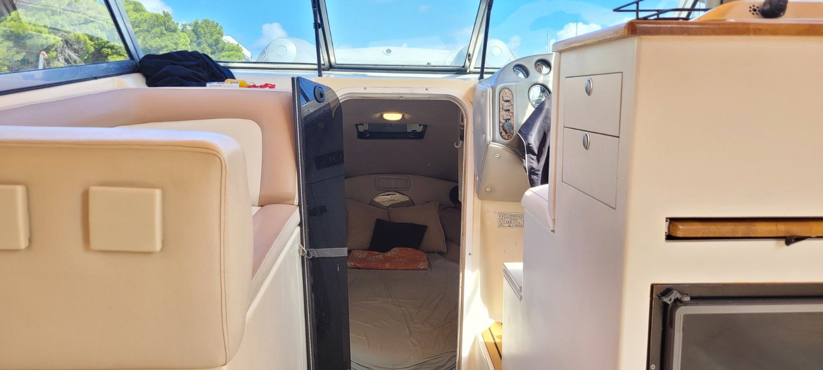 Aquatron Maxim 2165 AFT Cabin - 1999