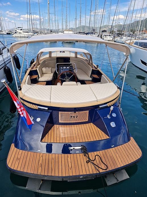 Waterspoor 717 Outboard - 2025