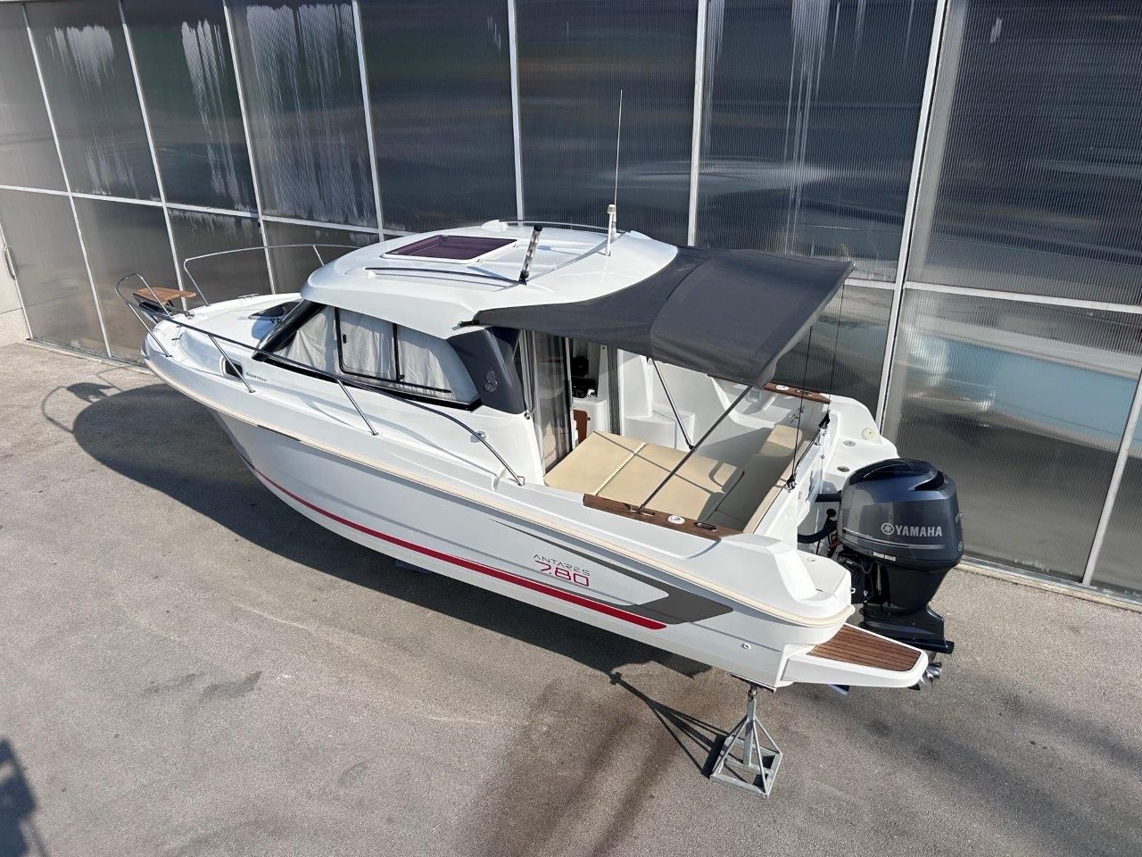 Beneteau Antares 780 - 2013