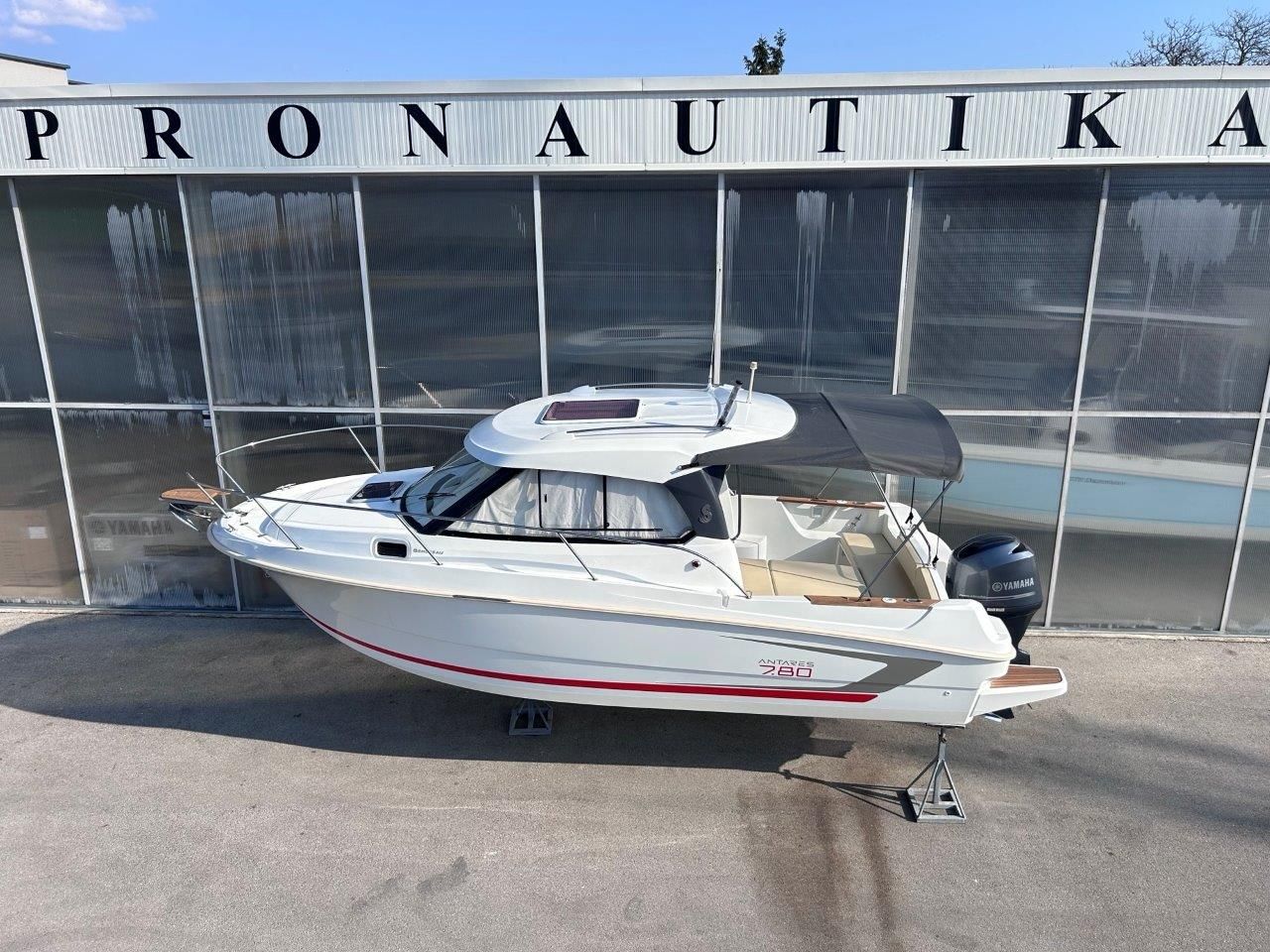 Beneteau Antares 780 - 2013