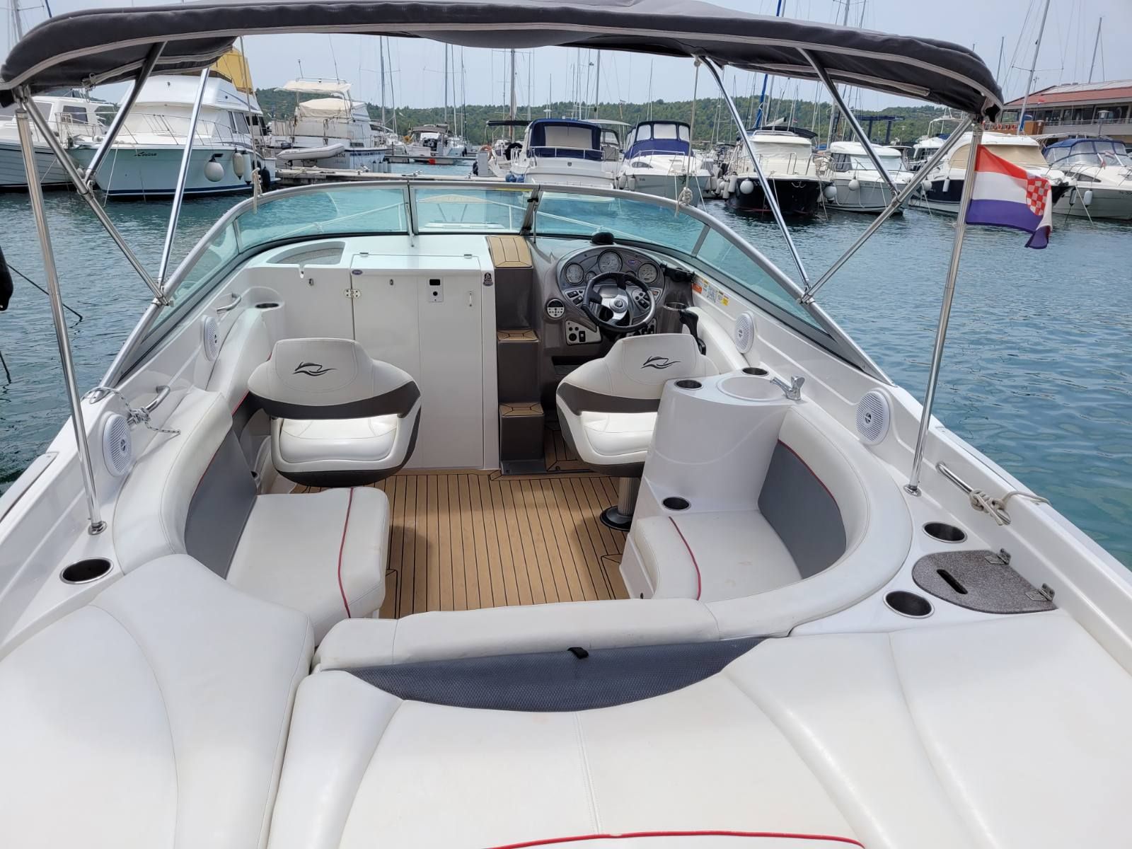 Rinker 246 CC - 2010