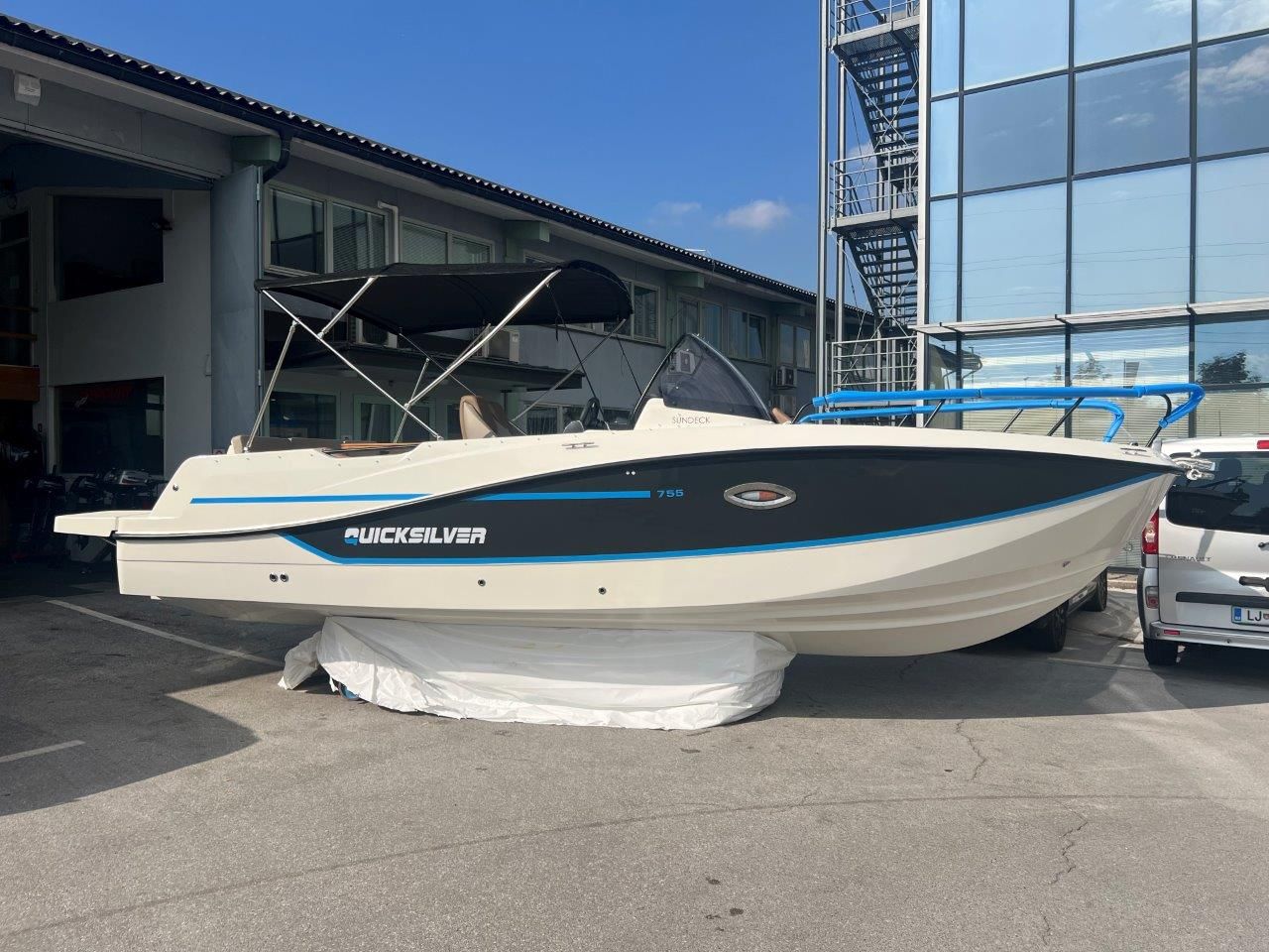 Quicksilver 755 Sundeck   Mercury F300 - ZALOGA - 2026
