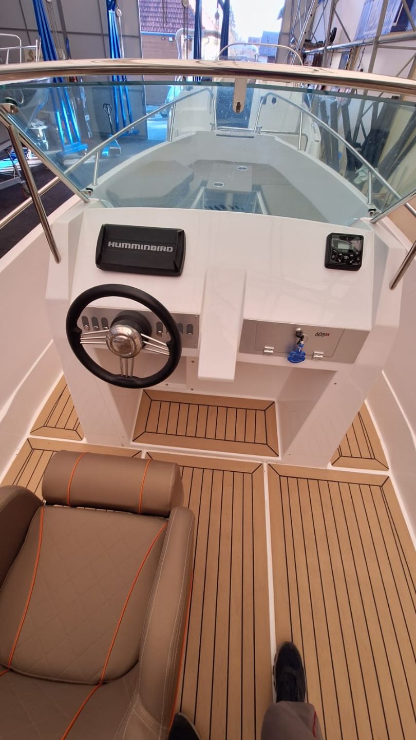 Ocean Master 605S   Suzuki 140 KS (bijela kapa motora) - 2023