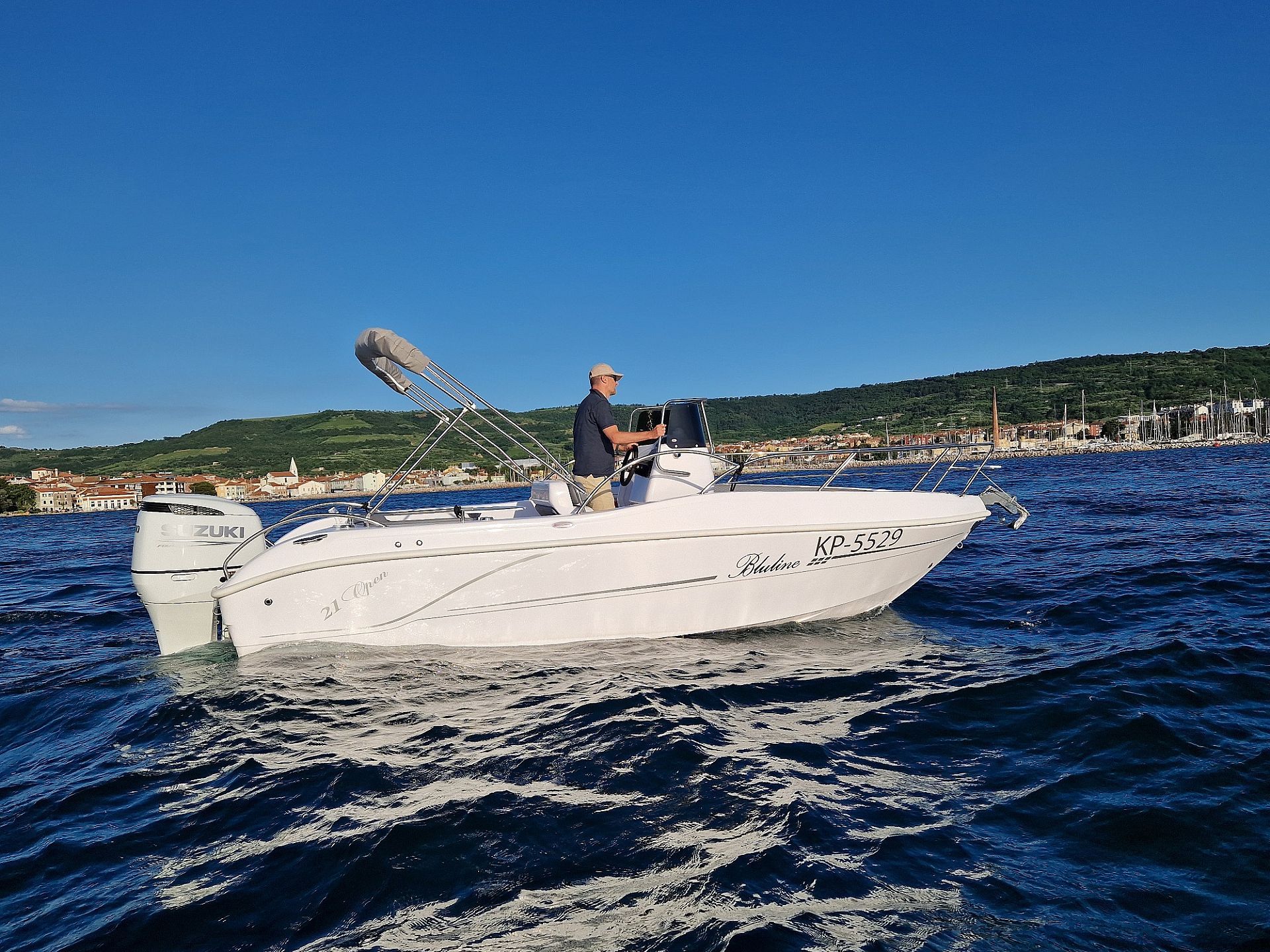 Bluline 21 OPEN+Suzuki 200(V6)+prikolica (odbitek DDV) - 2024