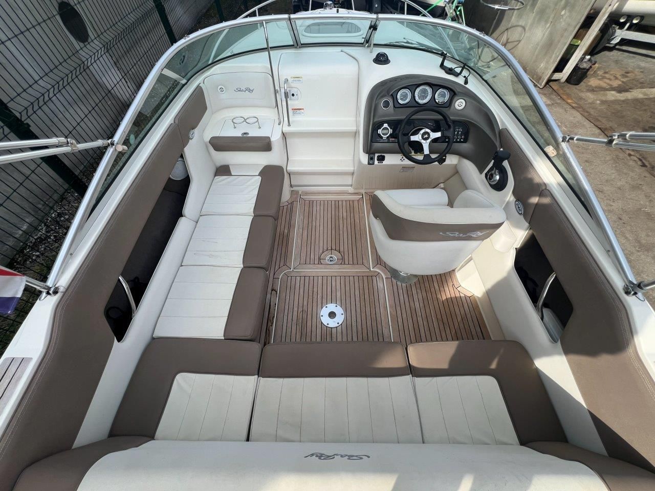 Sea Ray 240 Sunsport (prvi� v vodi 2014) - 2012