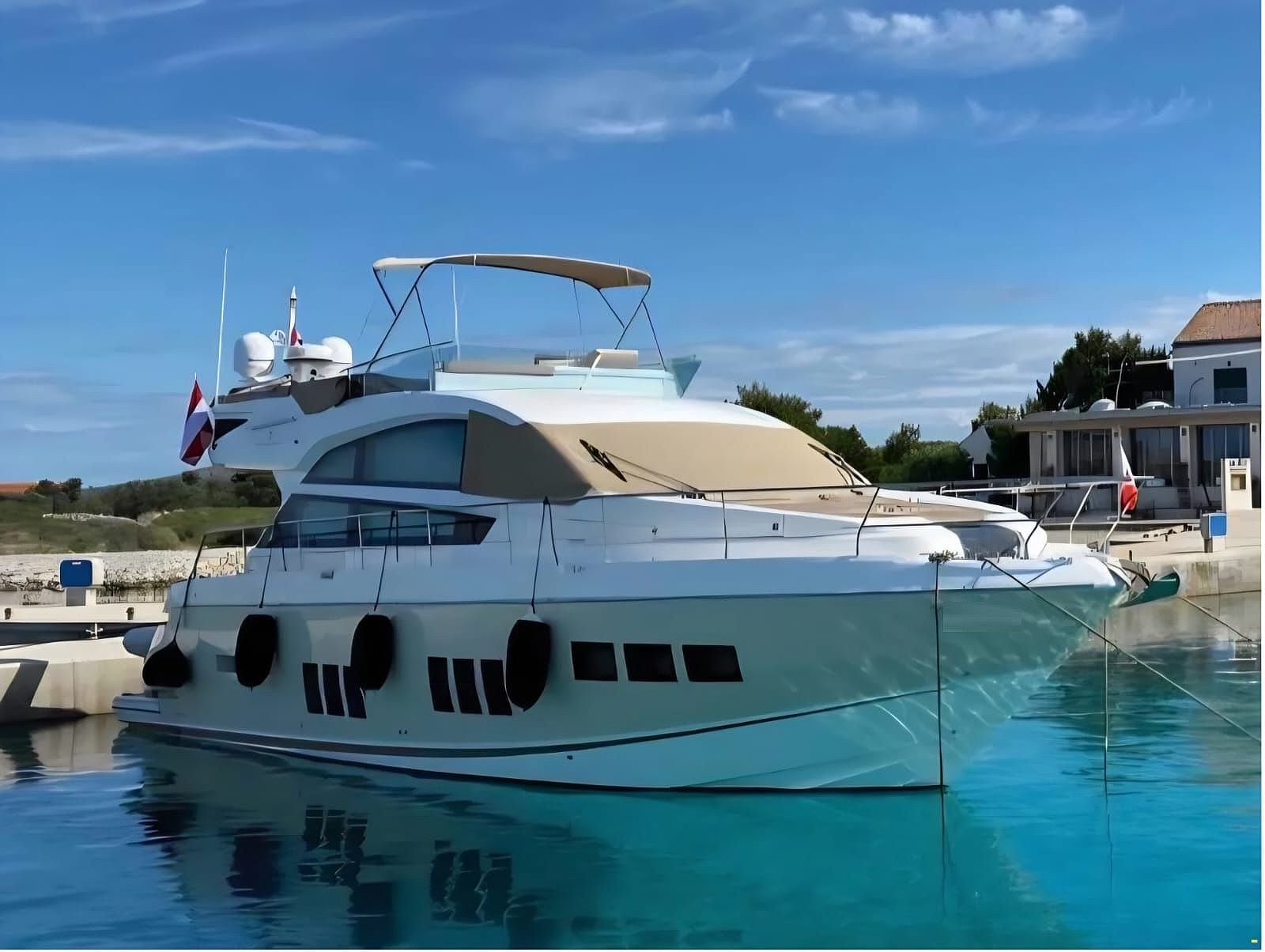 Fairline Squadron 50 - 2012 - for sale: 690000.-EUR