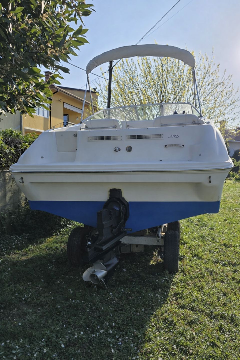 Sea Ray 215 express cruiser - 1997
