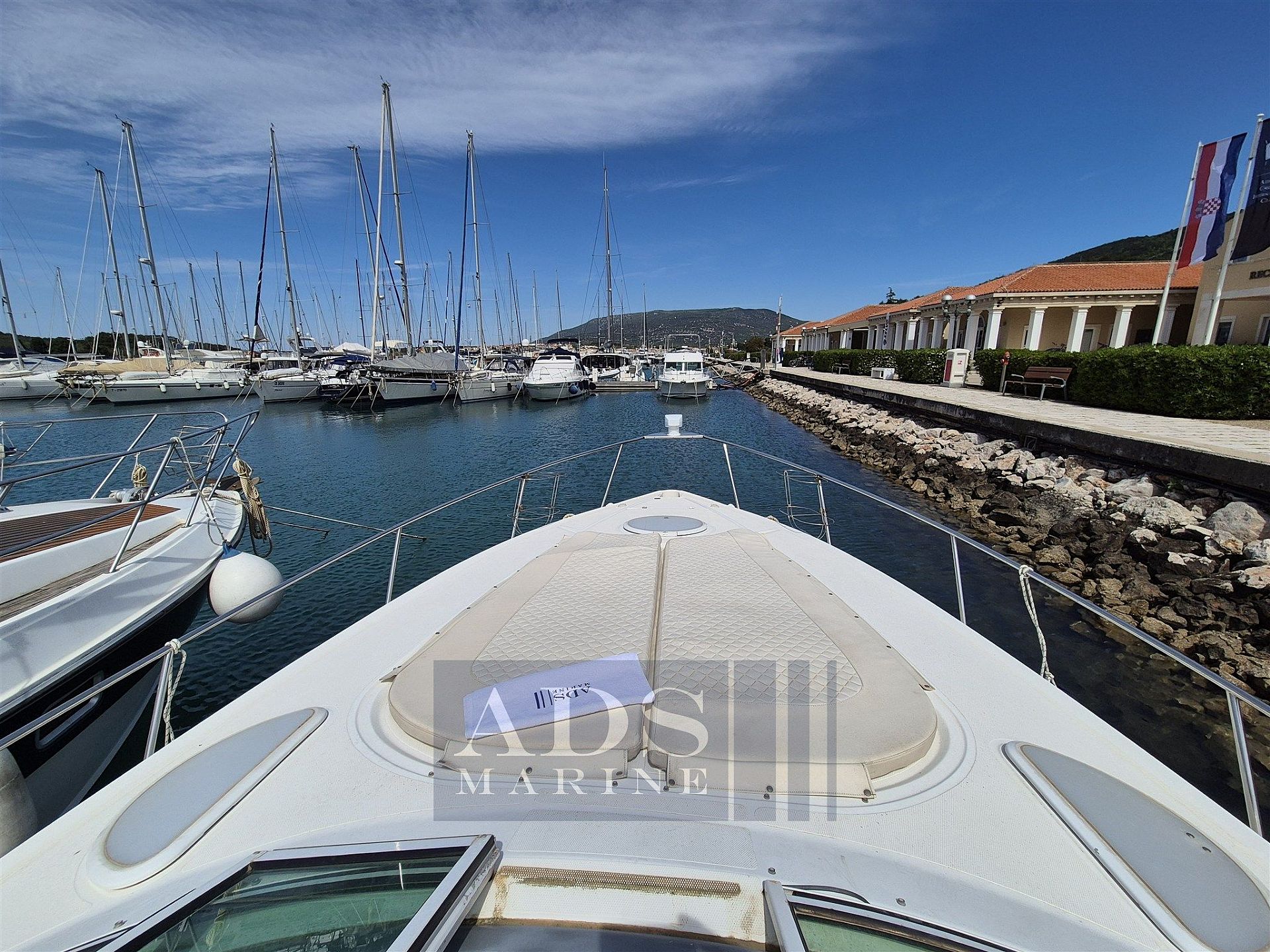 Cruiser Yachts 340 Express - 2005