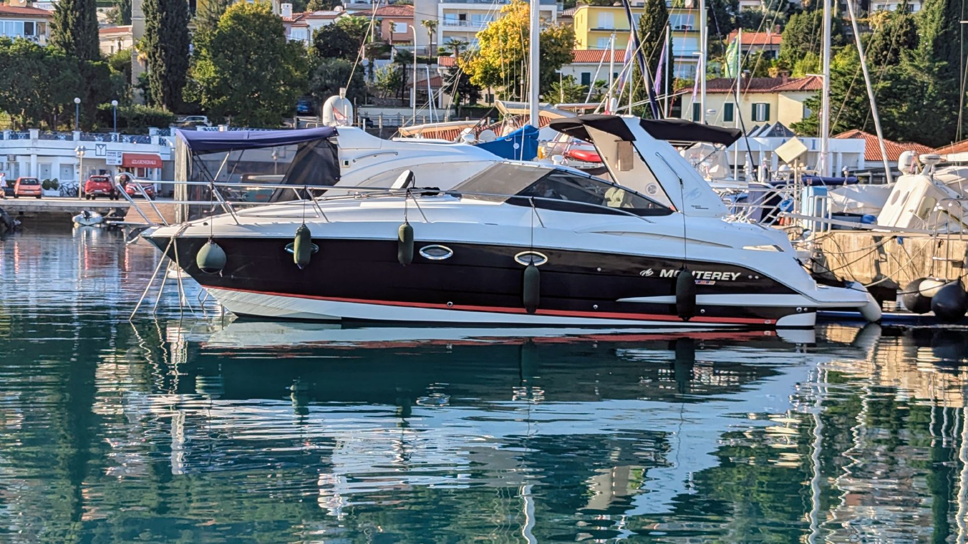 Monterey 330 SPORT YACHT - 2006
