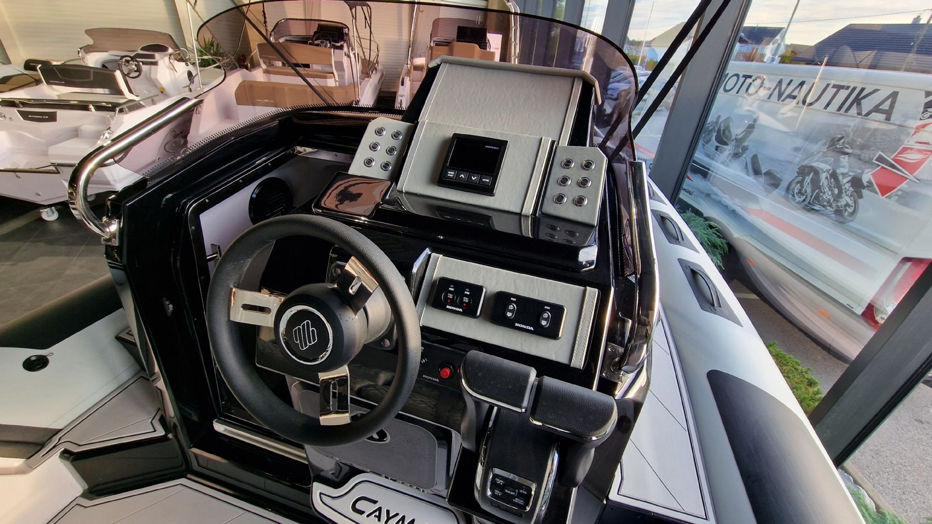 Ranieri International Ranieri Cayman 28.0 Executive - 2026