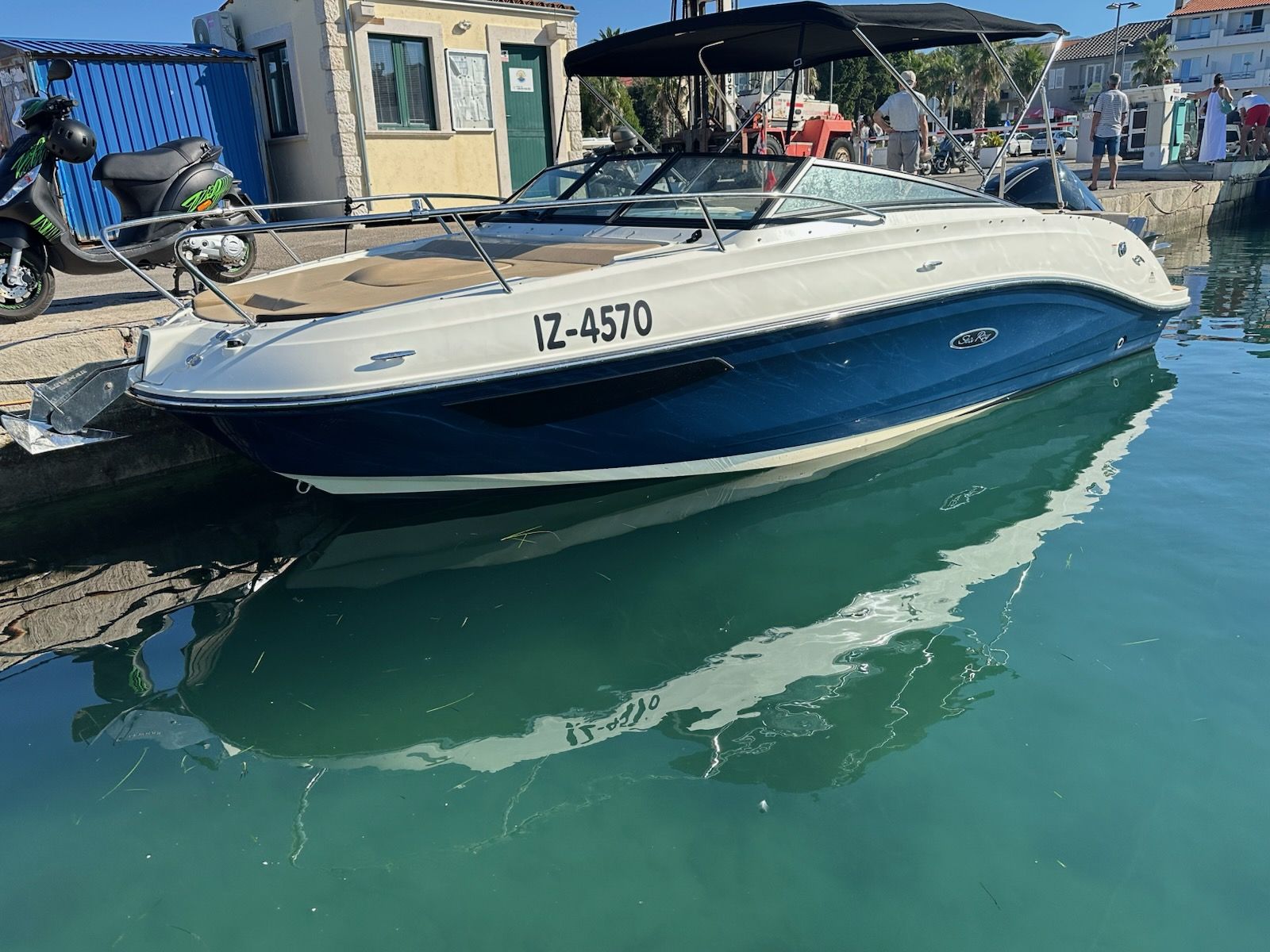 Sea Ray SUN SPORT 230 OB- ODLI�NO OHRANJEN - 2021