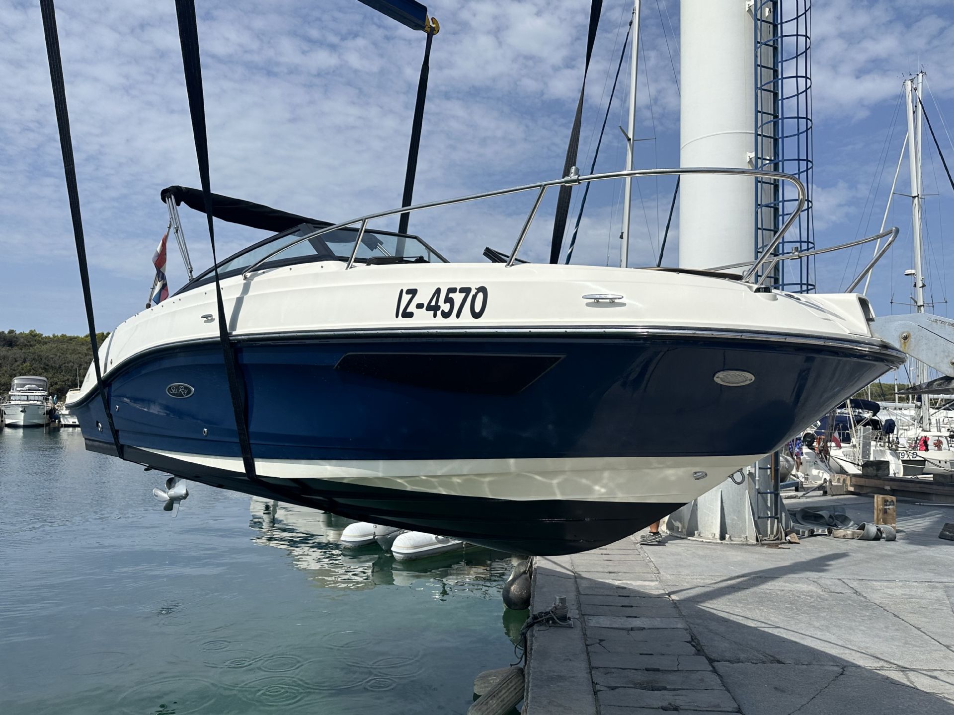 Sea Ray SUN SPORT 230 OB- ODLI�NO OHRANJEN - 2021
