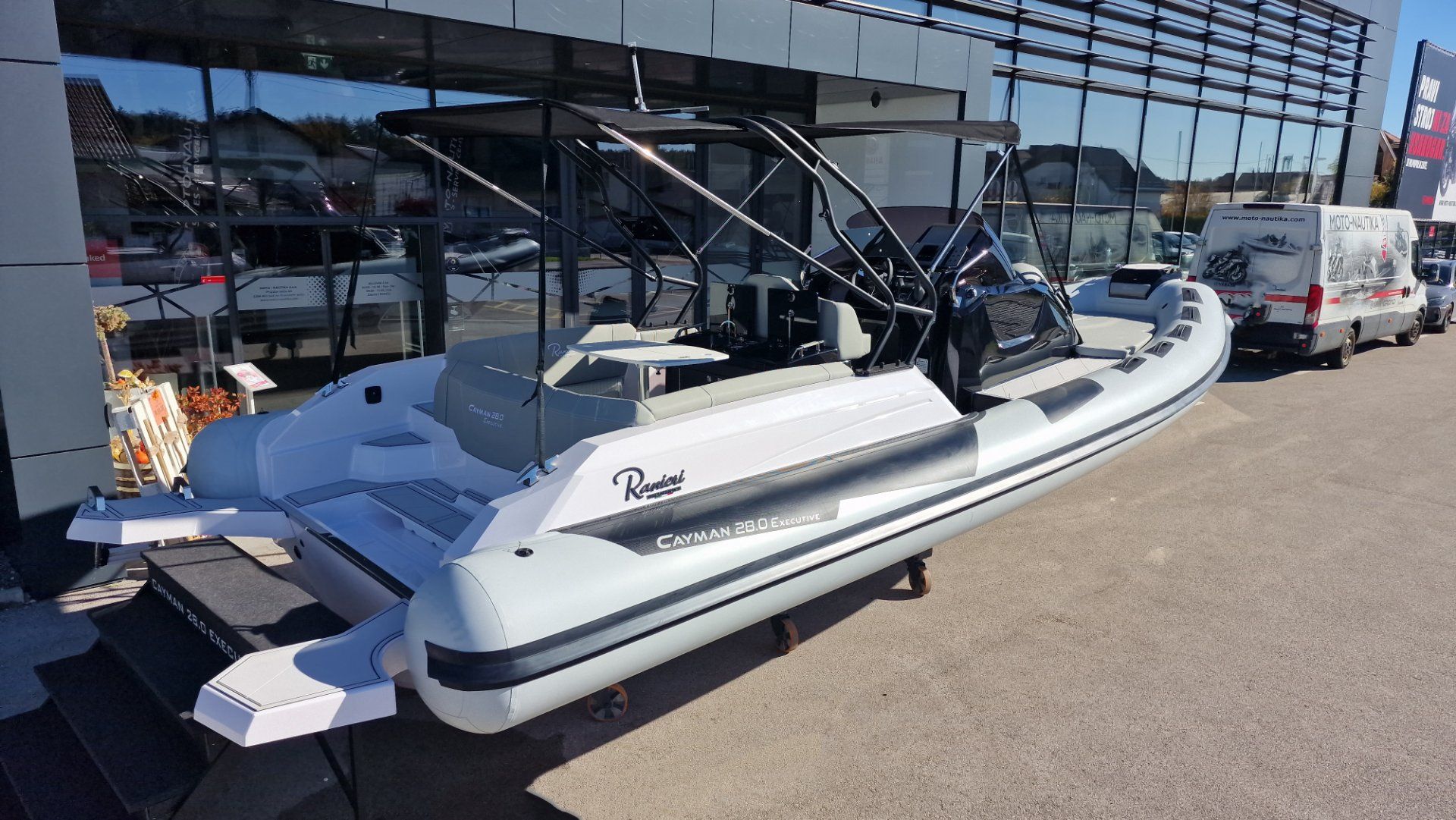 Ranieri International Cayman 28.0 Executive z 2x YAMAHA F200 - 2026