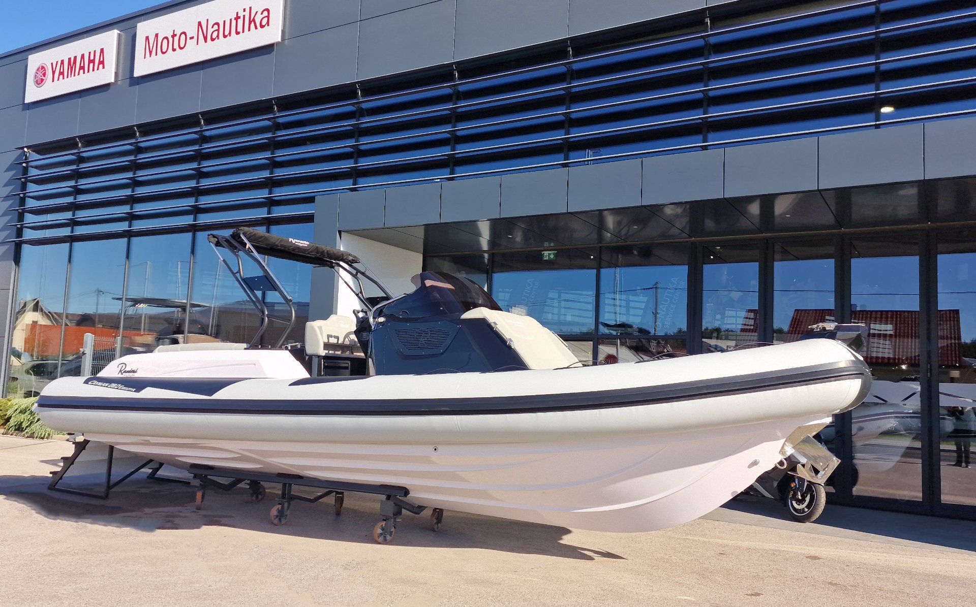Ranieri International Cayman 28.0 Executive z 2x YAMAHA F200 - 2026