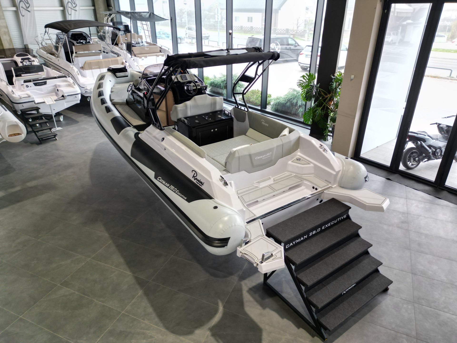 Ranieri International Cayman 28.0 Executive z 2x YAMAHA F200 - 2026