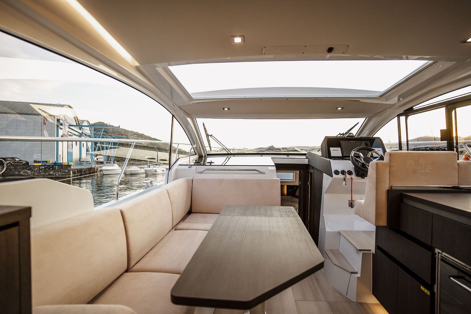 Sealine C335 - SPECIAL OFFER - 2025